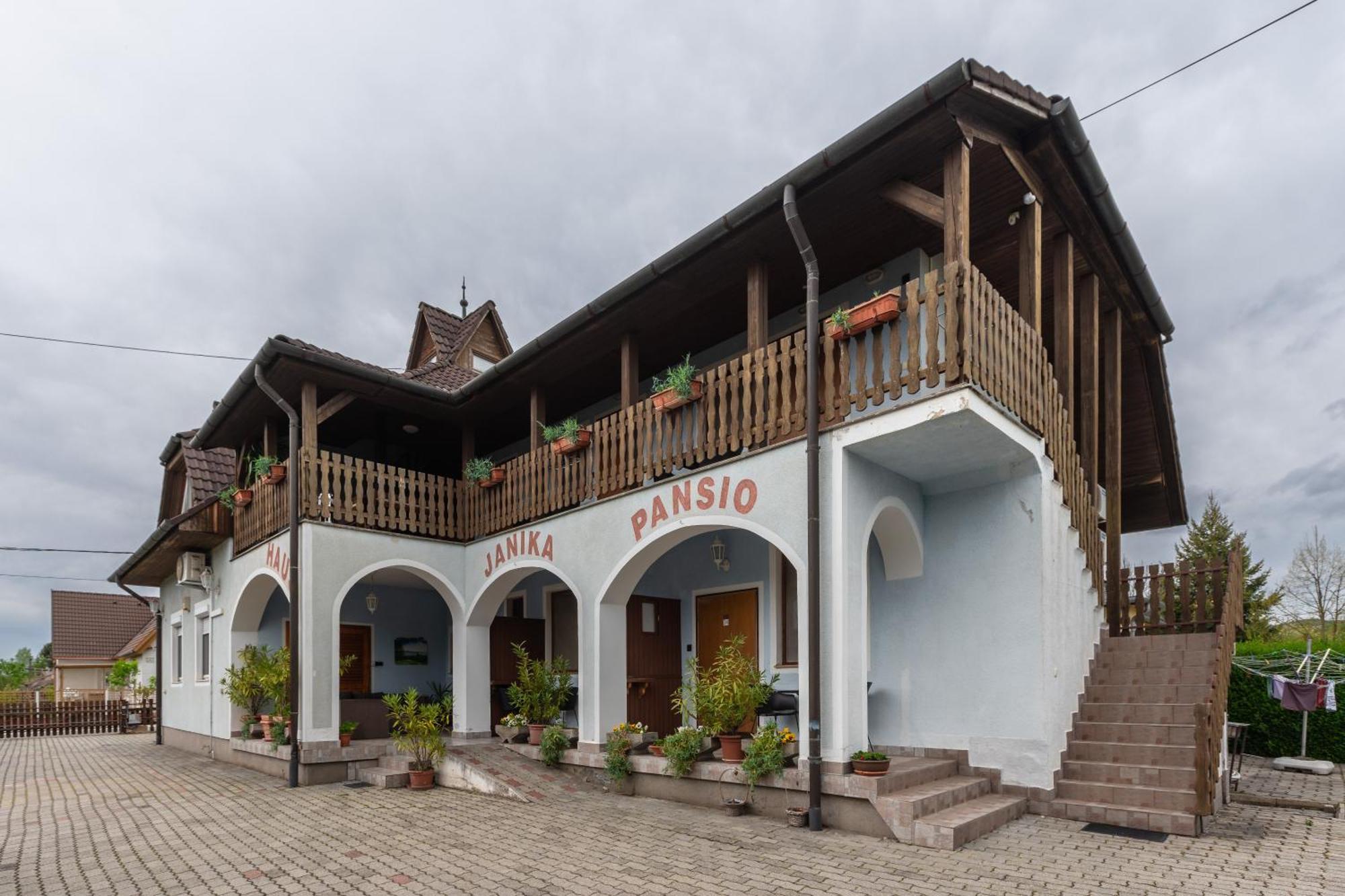 Janika Pension Vonyarcvashegy Esterno foto