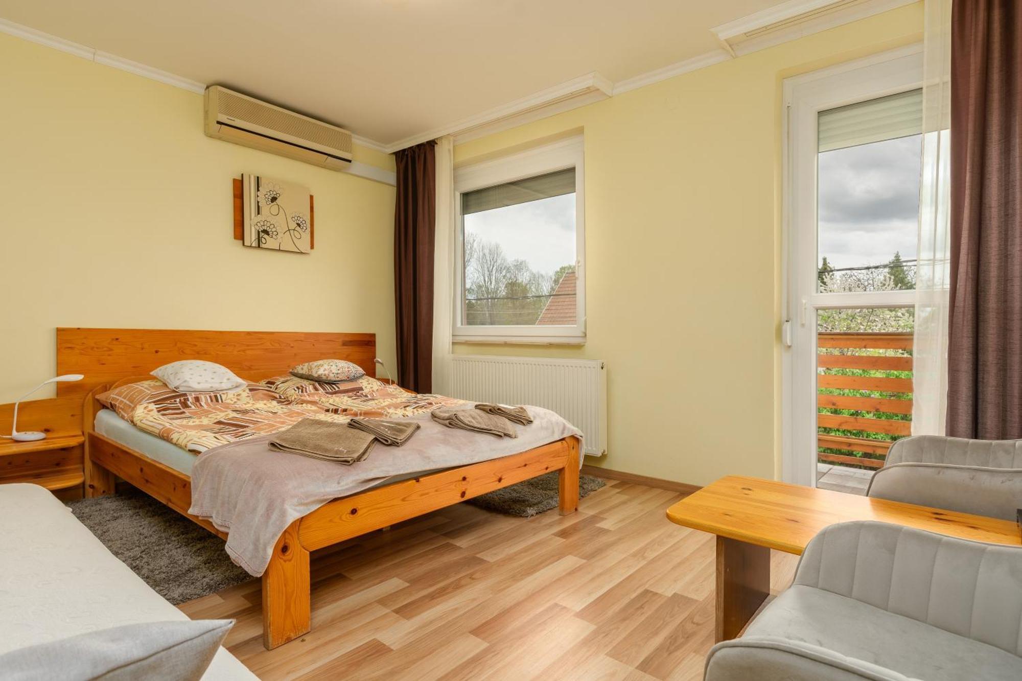Janika Pension Vonyarcvashegy Esterno foto
