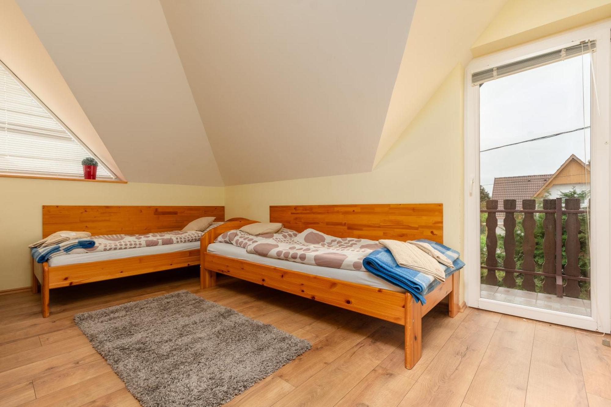 Janika Pension Vonyarcvashegy Esterno foto
